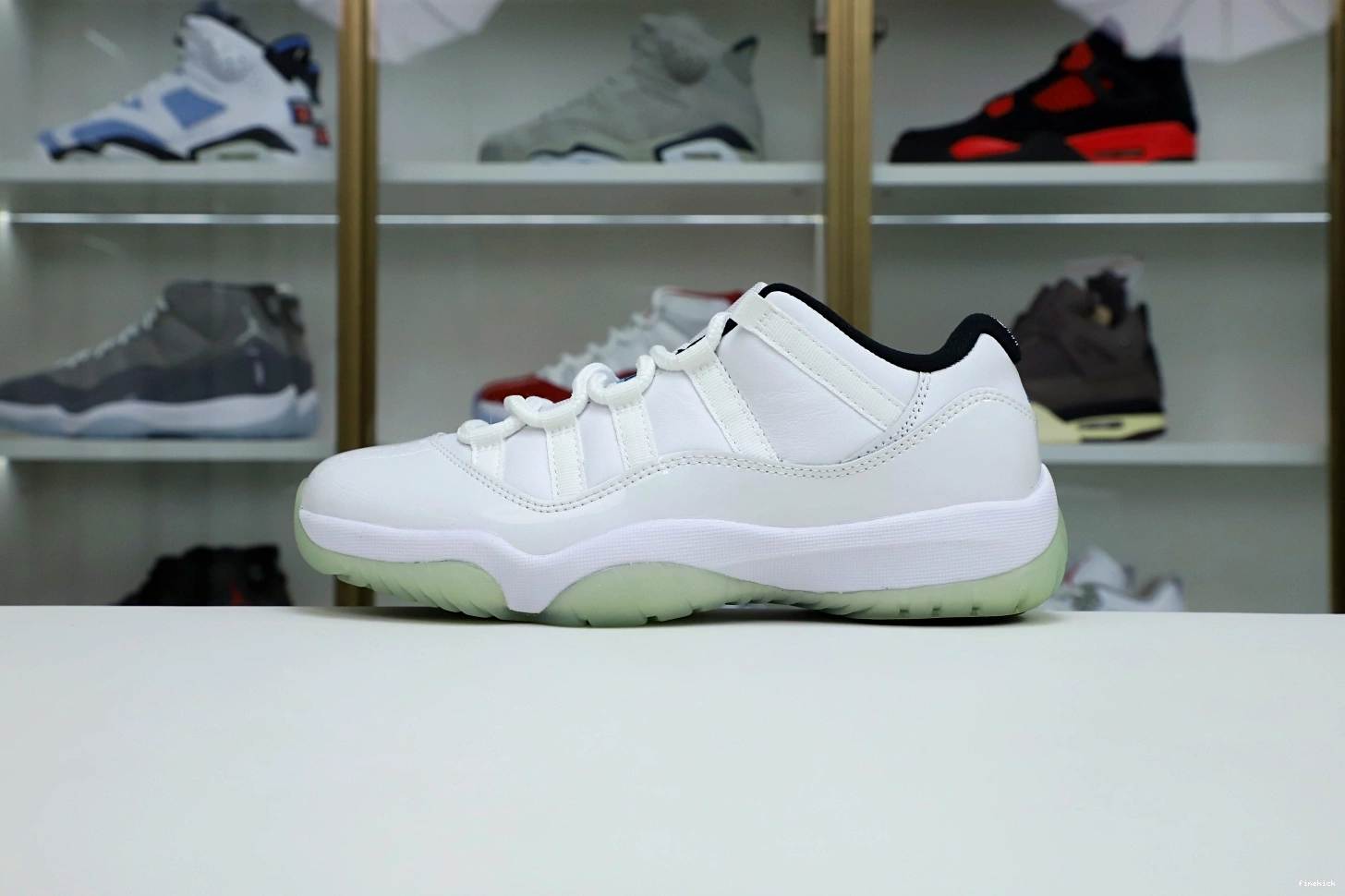 LOW LEGEND BLUE JORDAN 11 RETRO AIR 0831